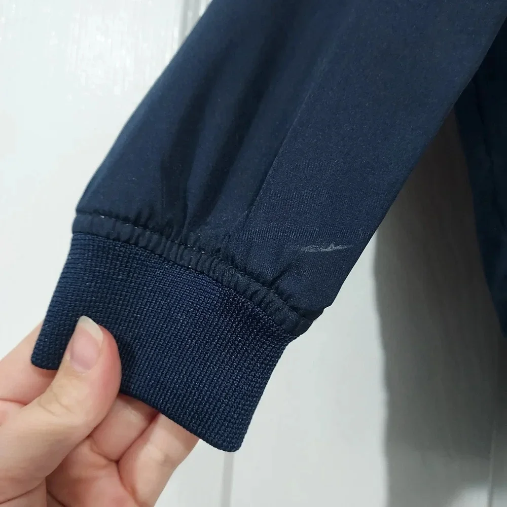 Old Navy Hooded Uniform Windbreaker Jacket in Navy Blue in Size 2T